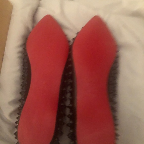 Turn heads stepping out in your new Christian Louboutin Pigalle black flats. - Picture 10 of 11